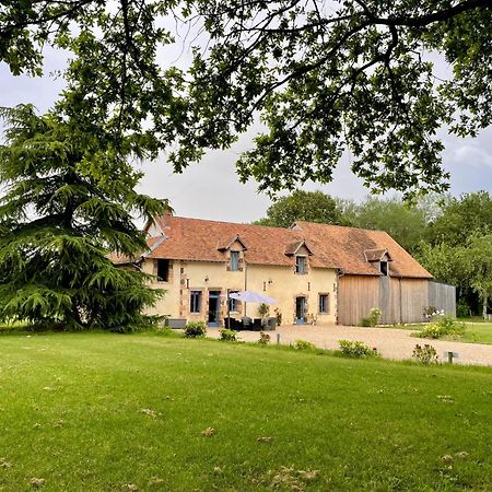 Les Colas Saint-Fargeau  Exteriör bild