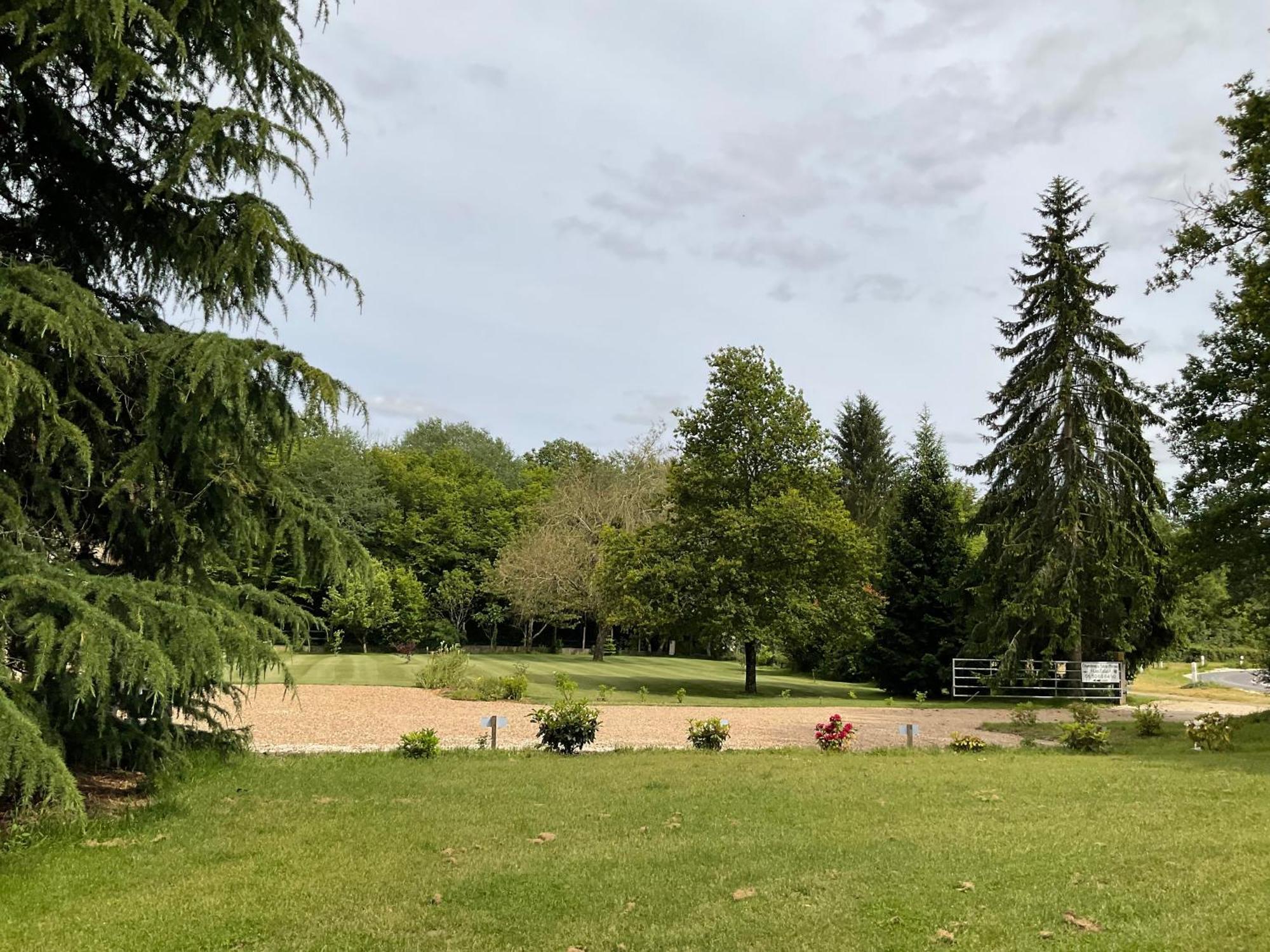 Les Colas Saint-Fargeau  Exteriör bild